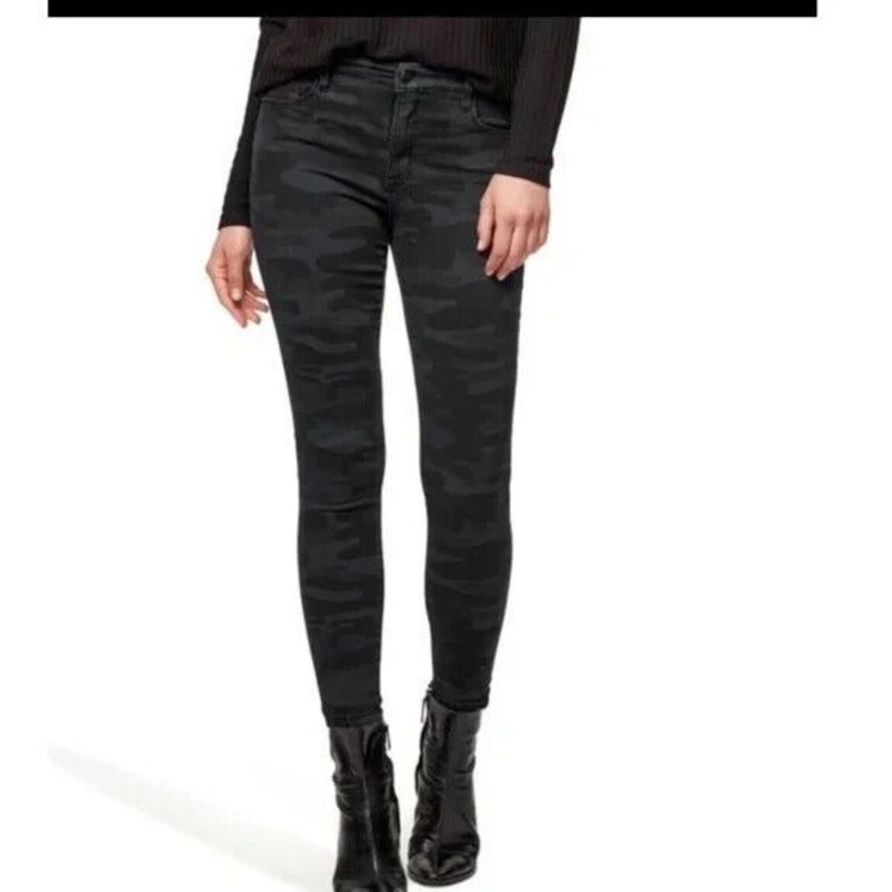 NWT Social Standard by Sanctuary Black Camo Ankle Skinny Jeans Size 10